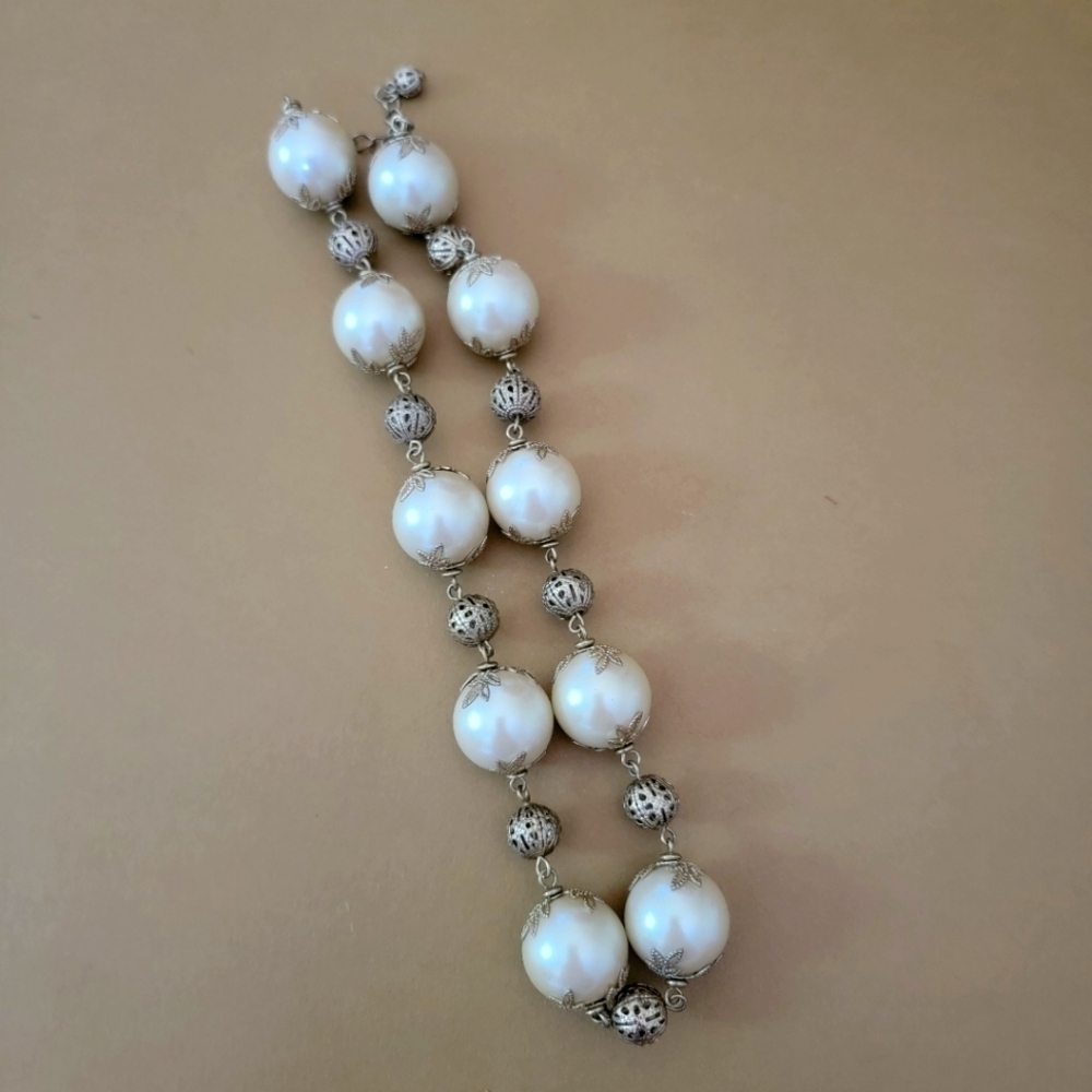 Beautiful Vintage Faux Large Pearl Gold Tone Necklace 7.5" P2
